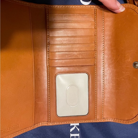 👜Dooney & Burke with wallet, comes with dust bag. Preloved excellent condition. - Picture 6 of 7